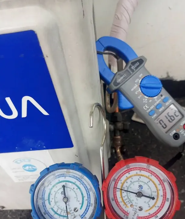 Pengukuran ampere kelistrikan dan tekanan manifold freon AC oleh MB Teknik Selaras